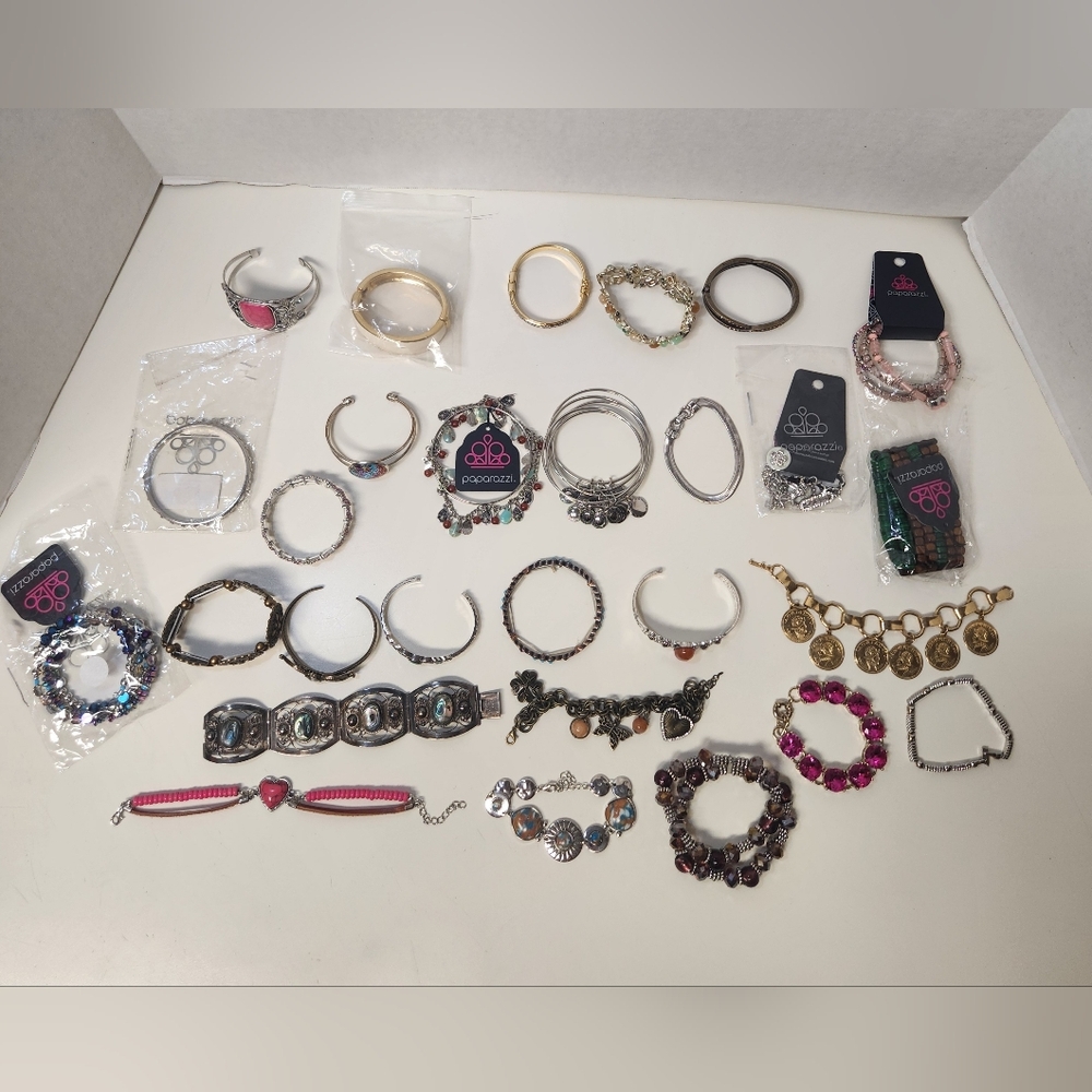 Bundle Of 69 Mixed Fashion Costume Paparazzi Jewelry Used & New Bracelets